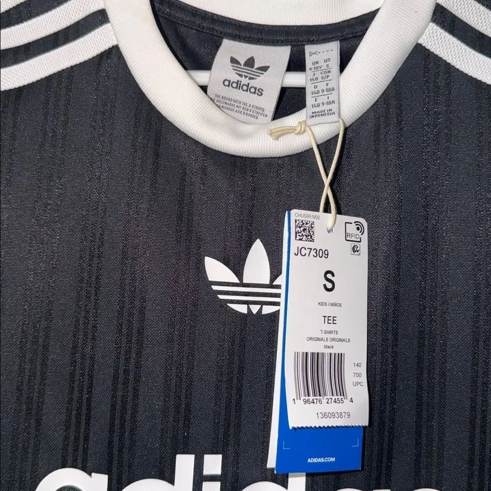 Boys Adidas Black and White T-shirt(Size 9-10yrs)